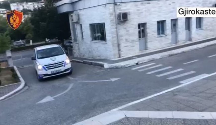 Tepelenë-Memaliaj/ Pranga 3 personave, transportonin në mënyrë të paligjshme 8 emigrantë