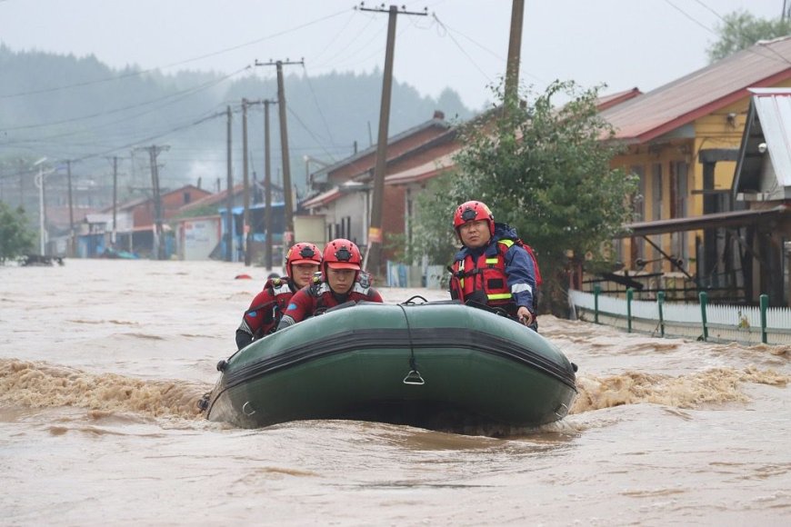 Kina forcon përpjekjet e shpëtimit dhe ndihmës në rajonet e goditura nga përmbytjet