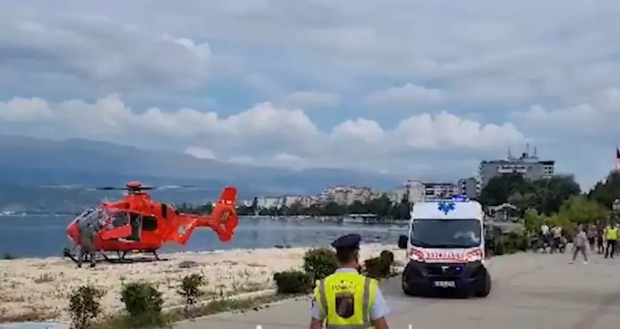 U godit nga fadroma në plazhin e Pogradecit: Pushuesi në gjendje kritike, niset me helikopter drejt Traumës