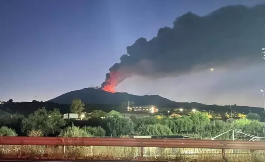 “Rizgjohet” vullkani Etna, aeroporti i Katanias pezullon fluturimet