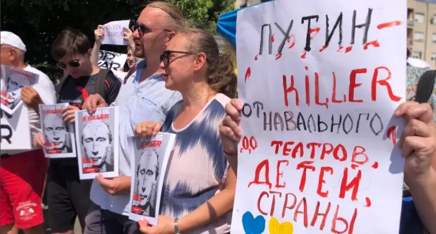 “Putini është vrasës”: Protestë në Podgoricë kundër presidentit rus