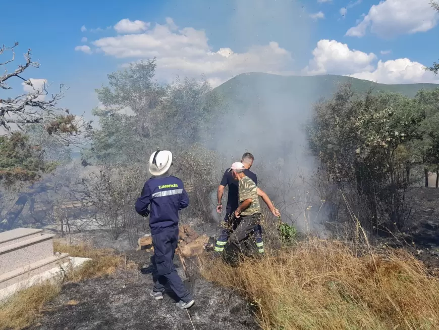 Zjarri dëmton varrezat në Pogradec