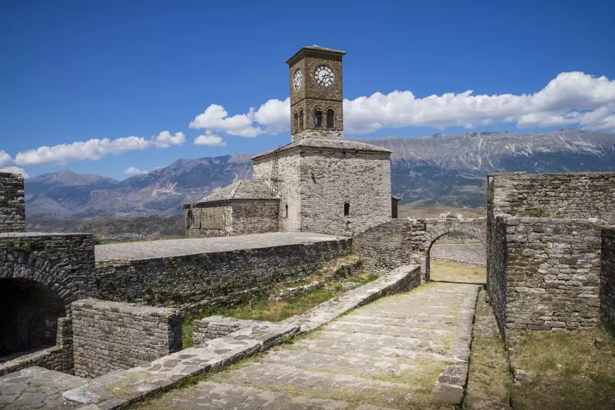 “Rest Less”: Shqipëria mes 12 destinacioneve më të mahnitshme për t’u zbuluar